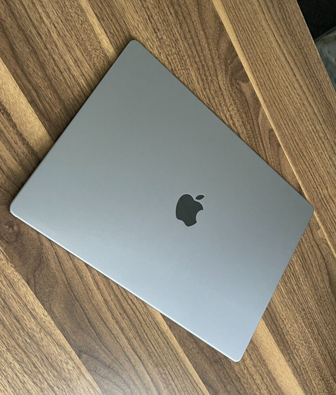 Genuine Apple LCD Screen Assembly MacBook Pro 16″ M1 A2485 2021 Gray – CRACKED