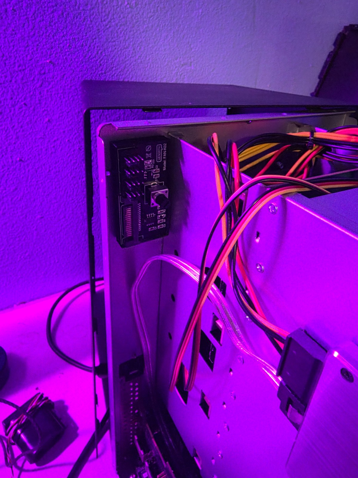 8 bay NAS case with hotswap mini-ITX. Better than QNAP Synology Orico