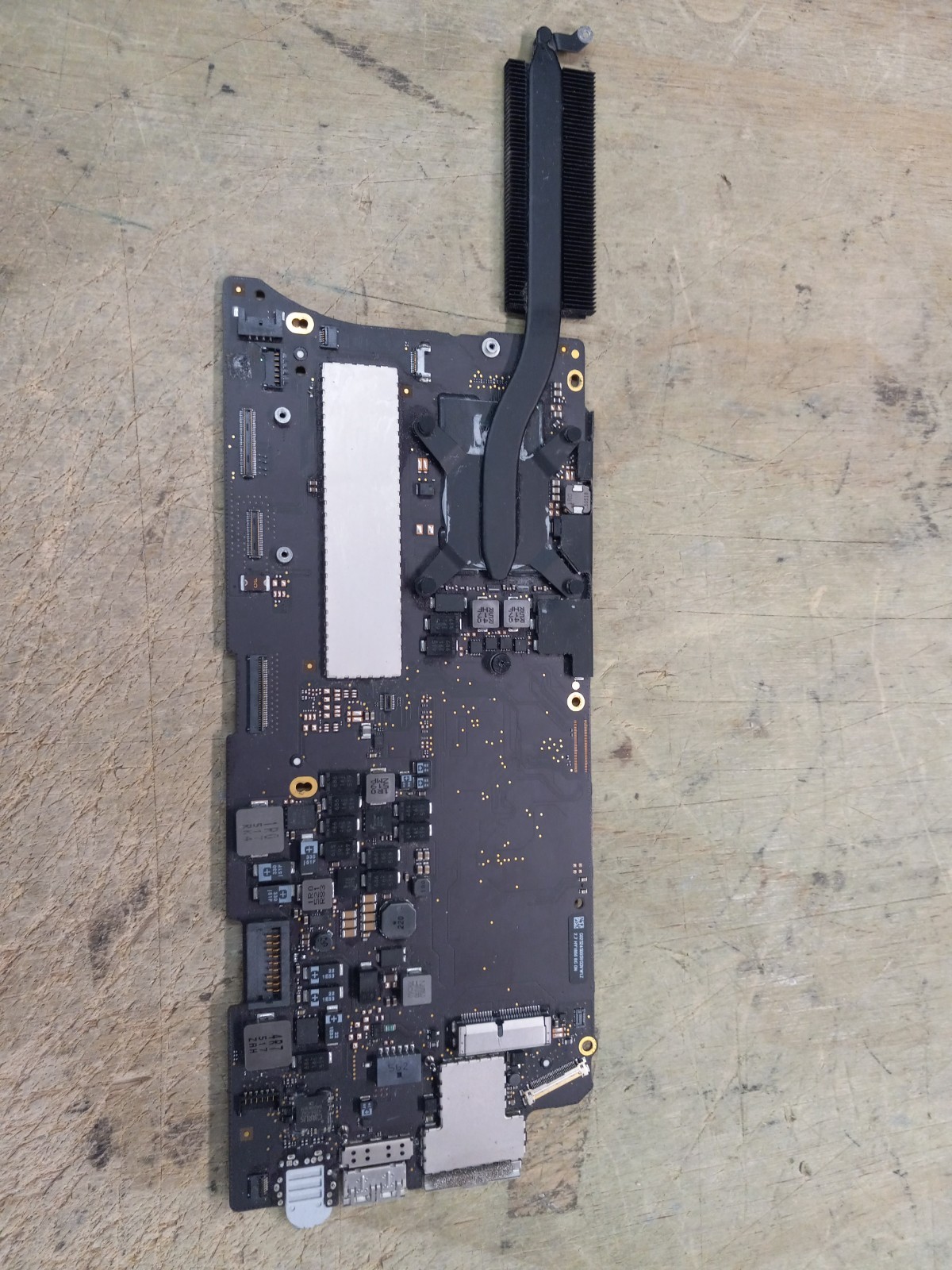Apple Macbook Pro 13″ (2015) A1502 i5 i7 8GB to 16GB Logic Board 820-4924-A