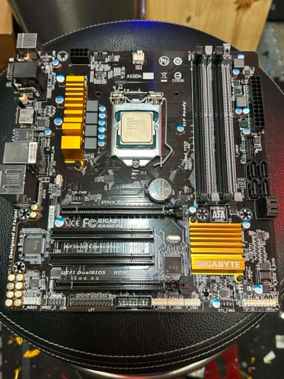 Gigabyte GA-H97M-D3H LGA1150 Motherboard i7-4790 32GB DDR3 I/O Shield