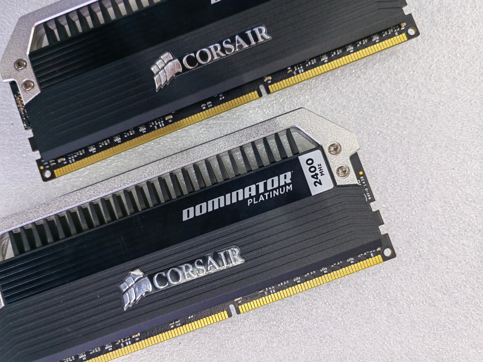 CORSAIR 2 x 8GB DDR3 2400 PC3-19200 Dominator PLATINUM 240pin Desktop DIMM RAM