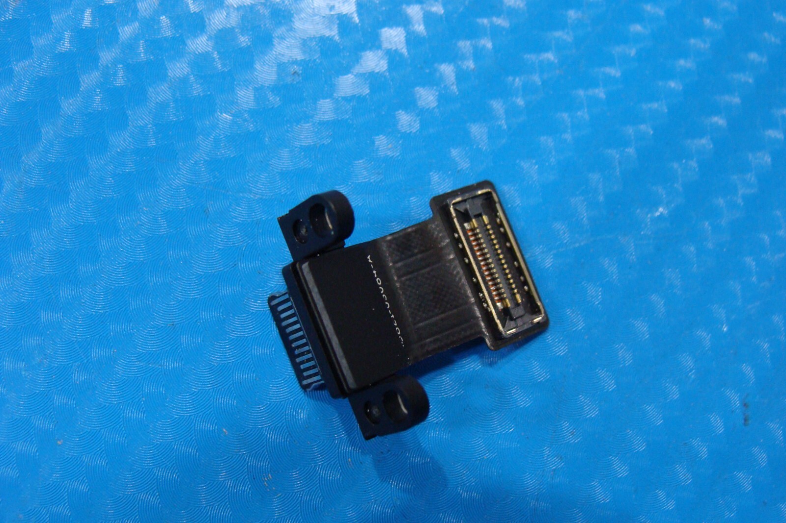 MacBook Pro A2485 16″ 2021 MK1E3LL/A I/O USB Board w/Flex Cable 821-03084-A