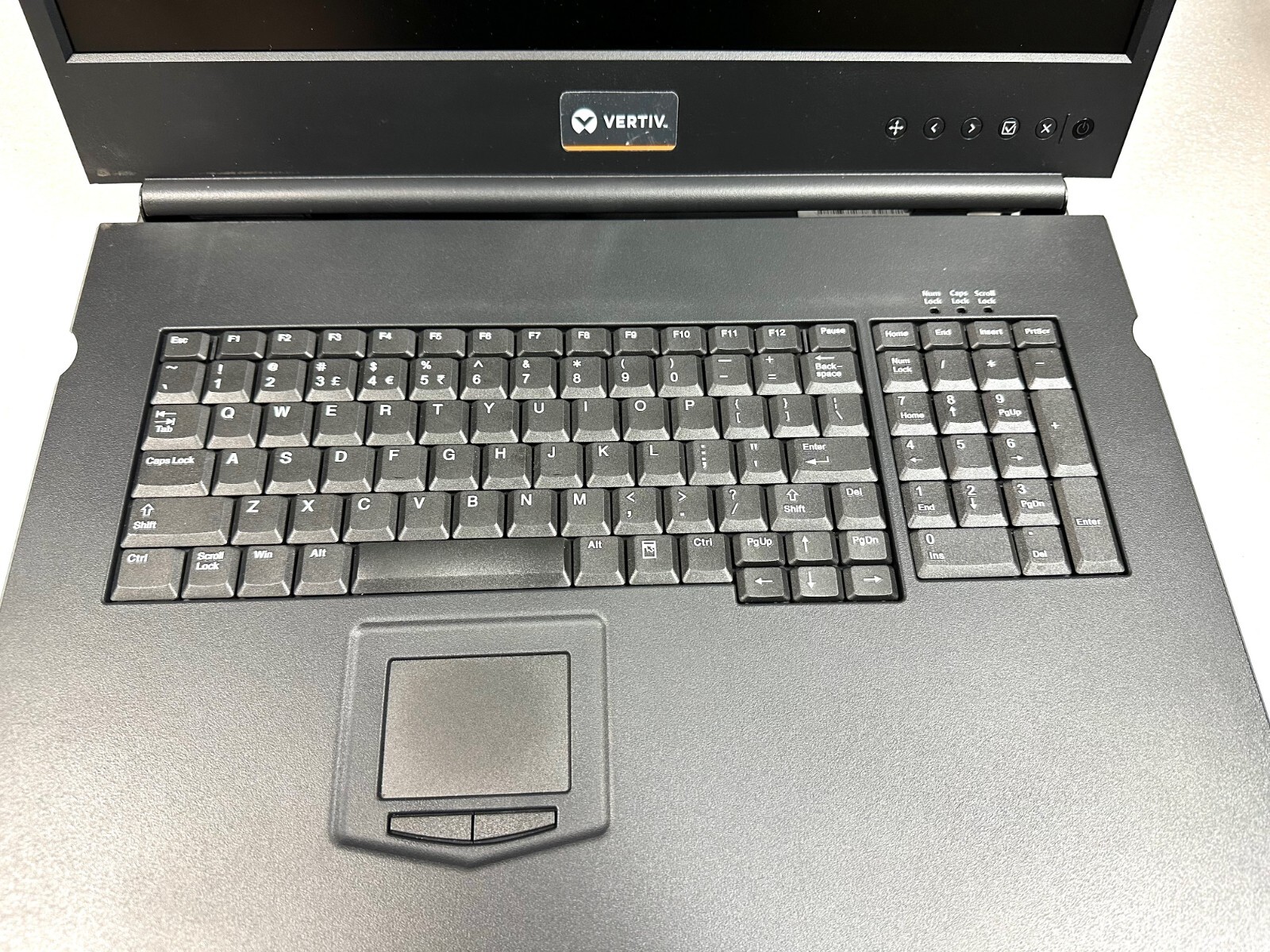 1099-002 Vertiv KVM CONSOLE 18.5 RACKMOUNT LCD / INTL Keyboard w/ AC104 4-PORT