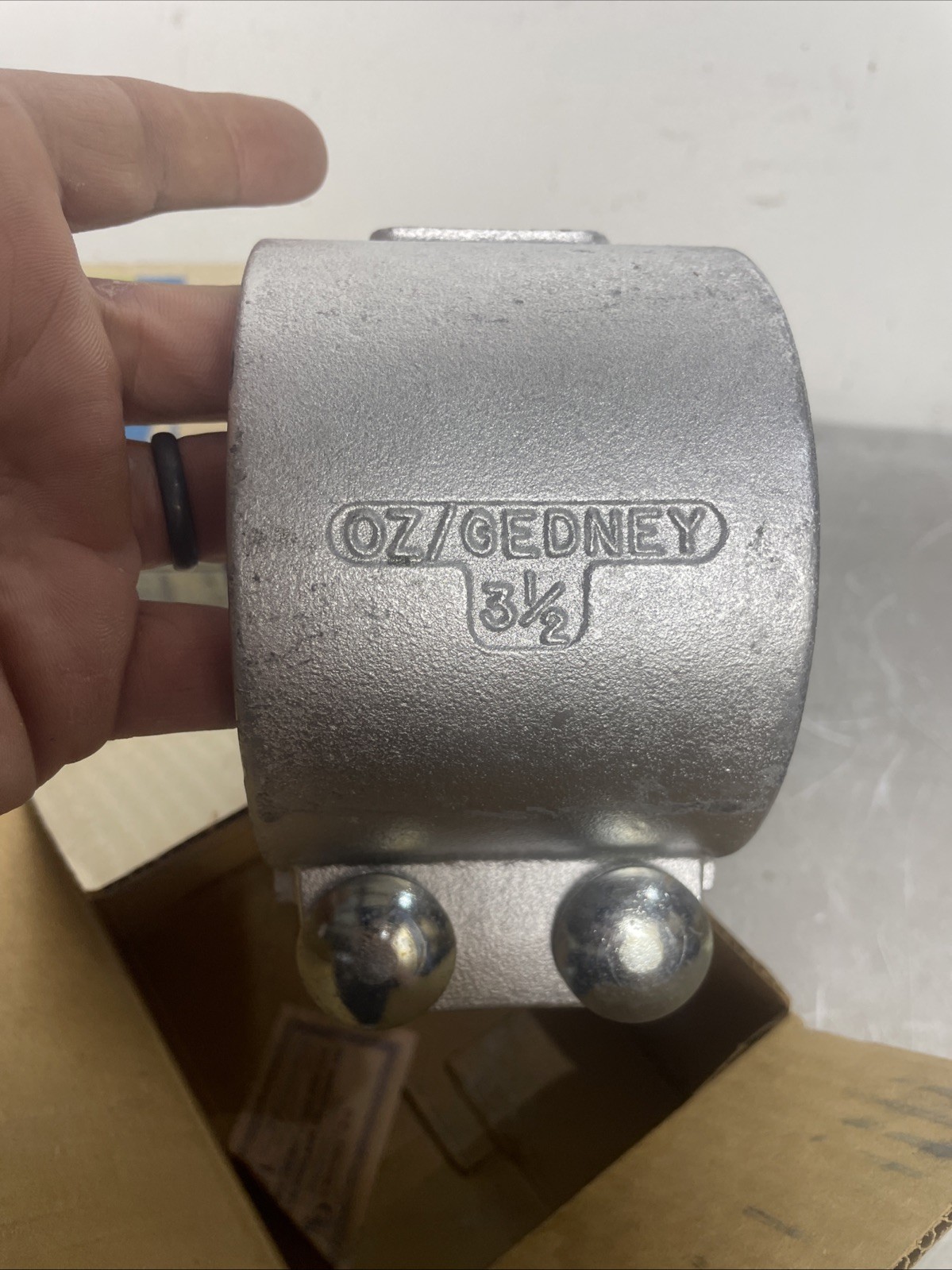 NEW OZ/GEDNEY SSP 350 3 1/2″ SPLIT COUPLING CLAMP NOS
