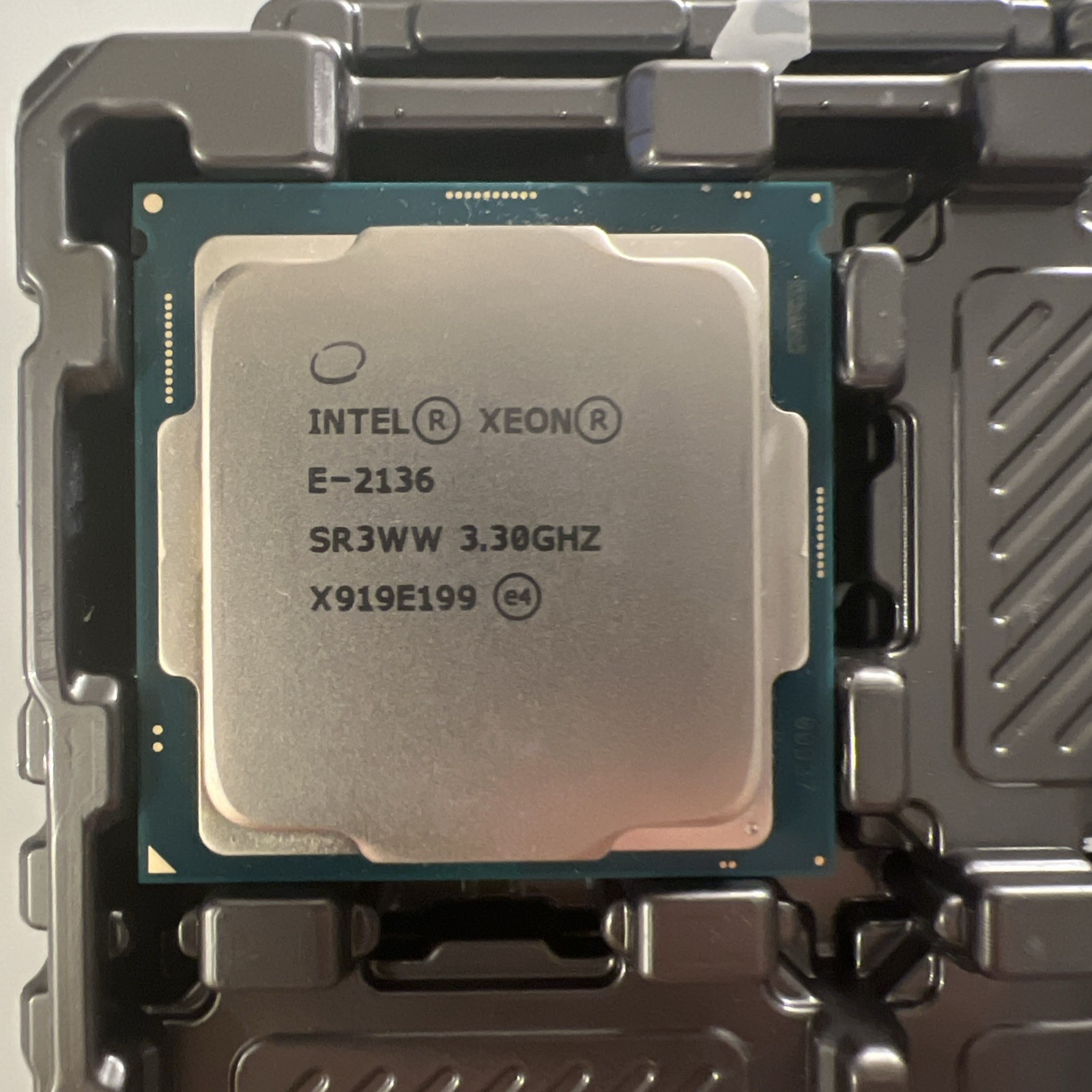 Intel Xeon E-2136 SR3WW 3.30 GHz 6-Core 12-Threads LGA1151 CPU Coffee Lake A