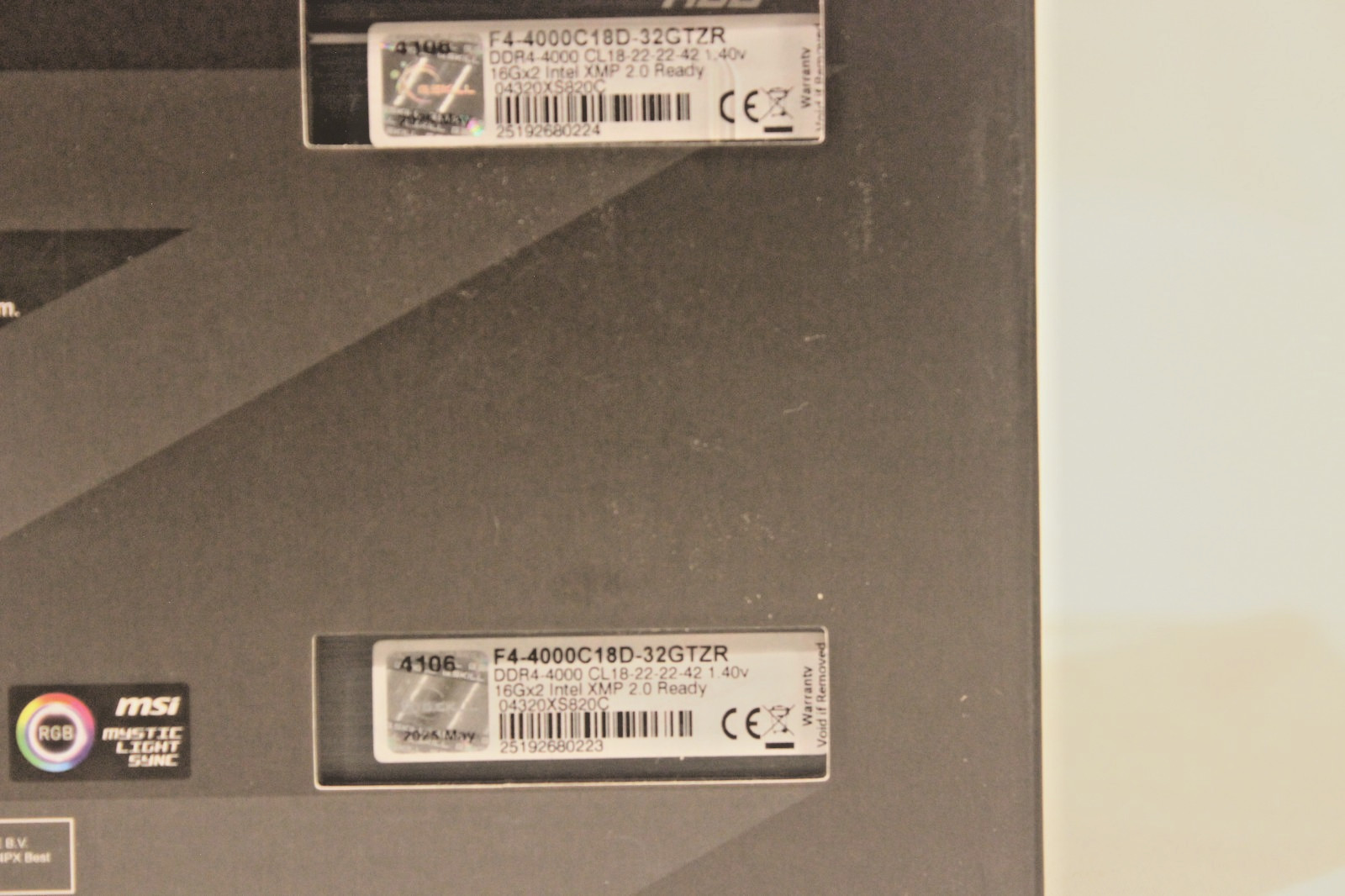 G. Skill Trident Z RGB 32GB (2x 16GB Kit) DDR4-4000 XMP DIMM/ F4-4400C18D-32GTZR