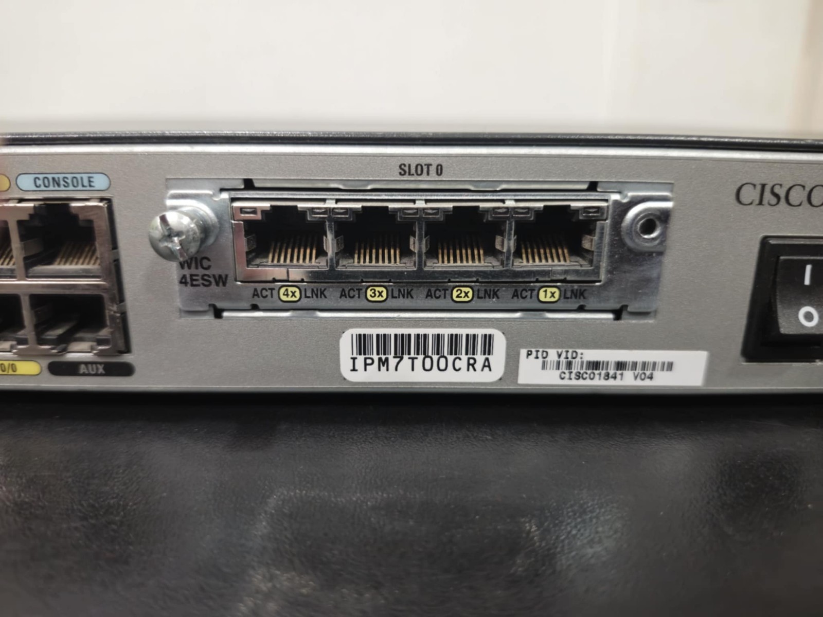 Cisco 1800 1841 Integrated Services Router with interface card IC 2461b-00114