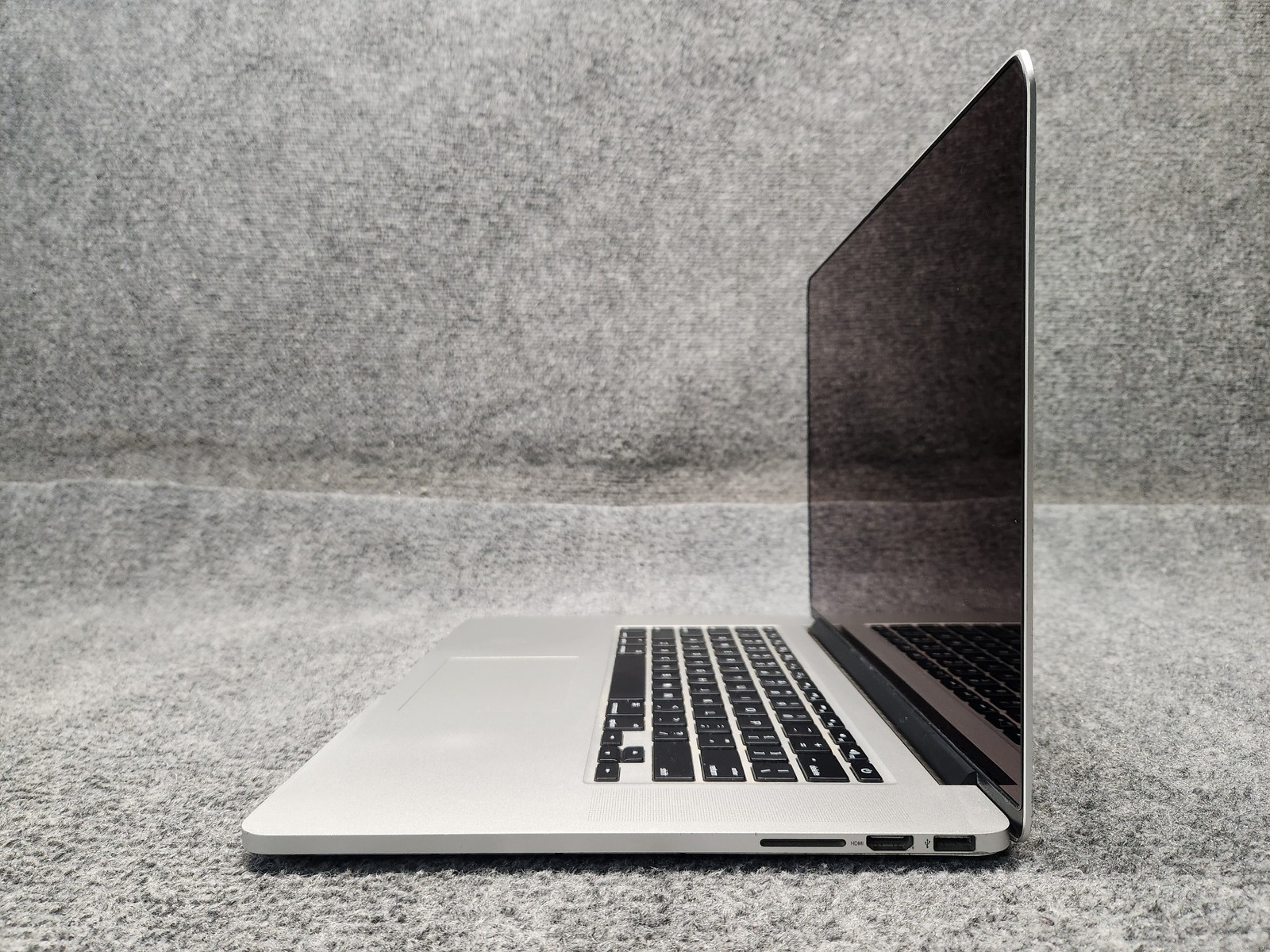 Apple A1398 MacBook Pro 15.4″ Laptop Screen/Case/Keyboard ONLY *No Motherboard*