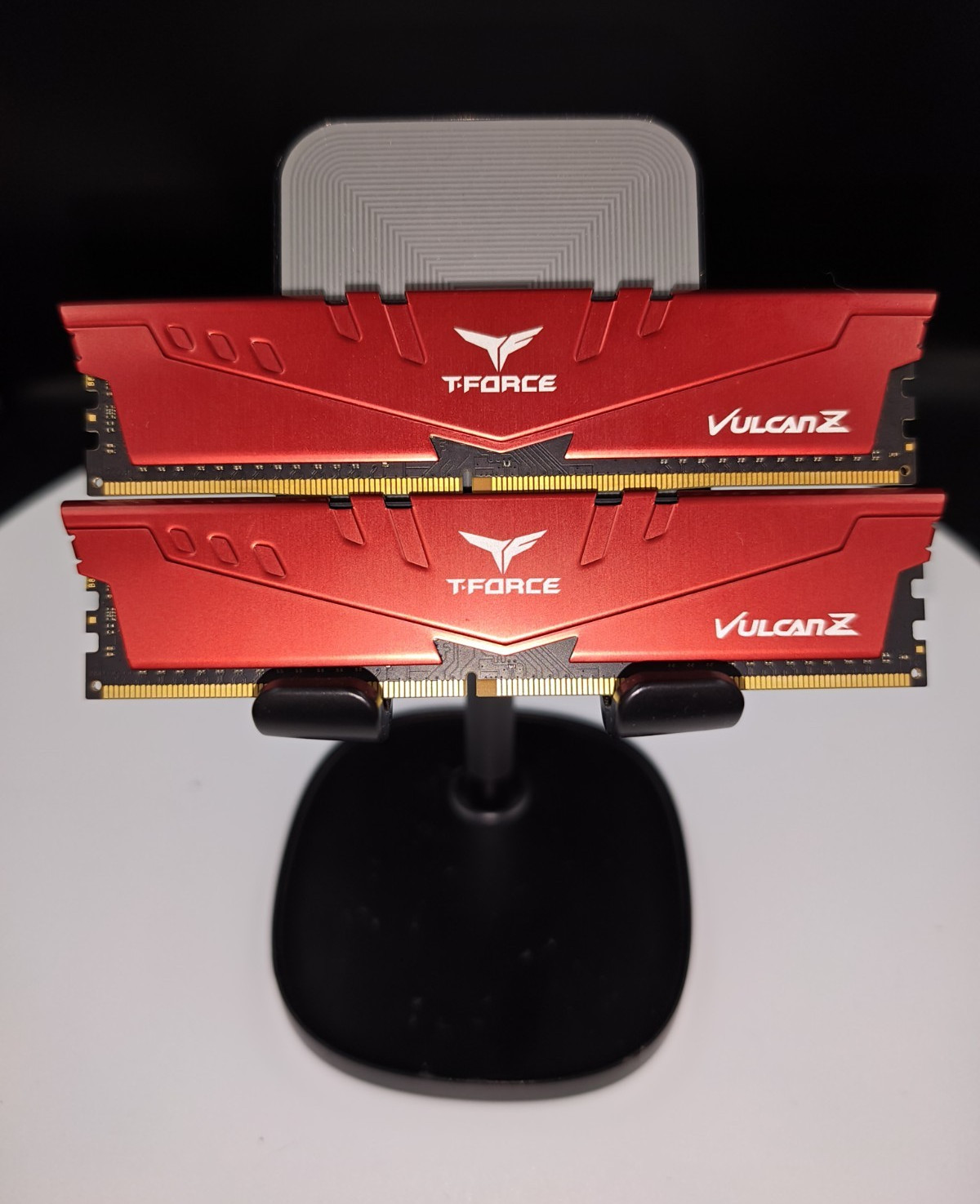 TEAMGROUP T-Force Vulcan Z 16GB (2x8GB) DDR4-3200 CL16 288-Pin DIMM