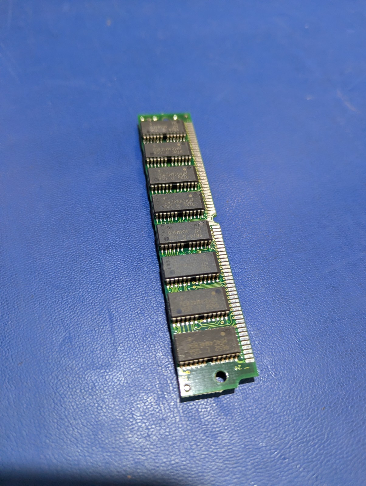 32T16E44-60BP-MIC 32MB 72p 60ns 16c 4×4 2K EDO SIMM