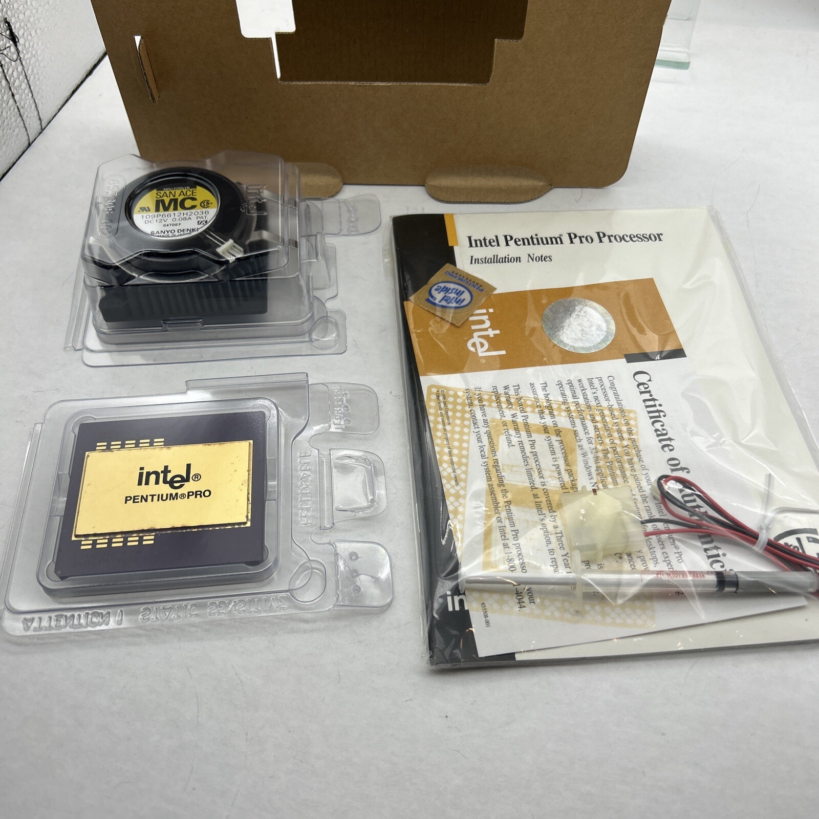 NEW Vintage Intel Pentium Pro Processor 180MHz CPU Sealed Retail Boxed 1996