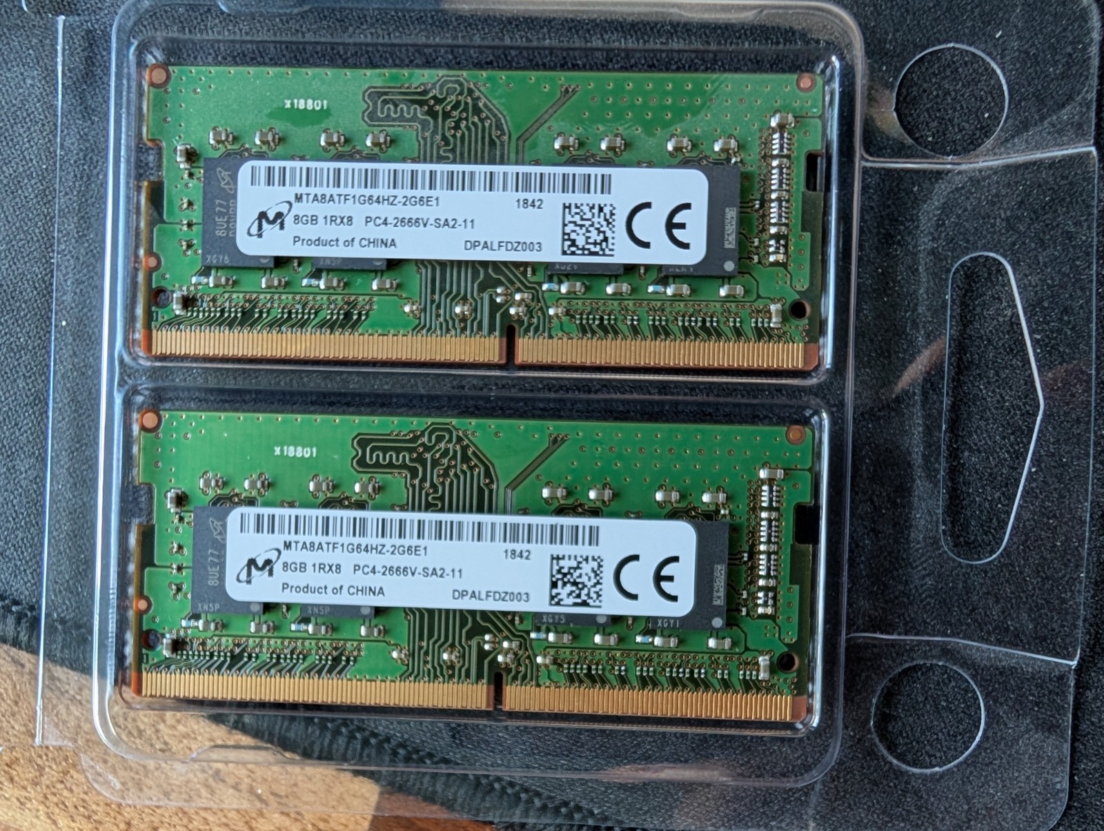 Micron 16GB (1Rx8GB) PC4-2666V-SA2-11 DDR4 SODIMM RAM Kit MTA8ATF1G64HZ-2G6J1