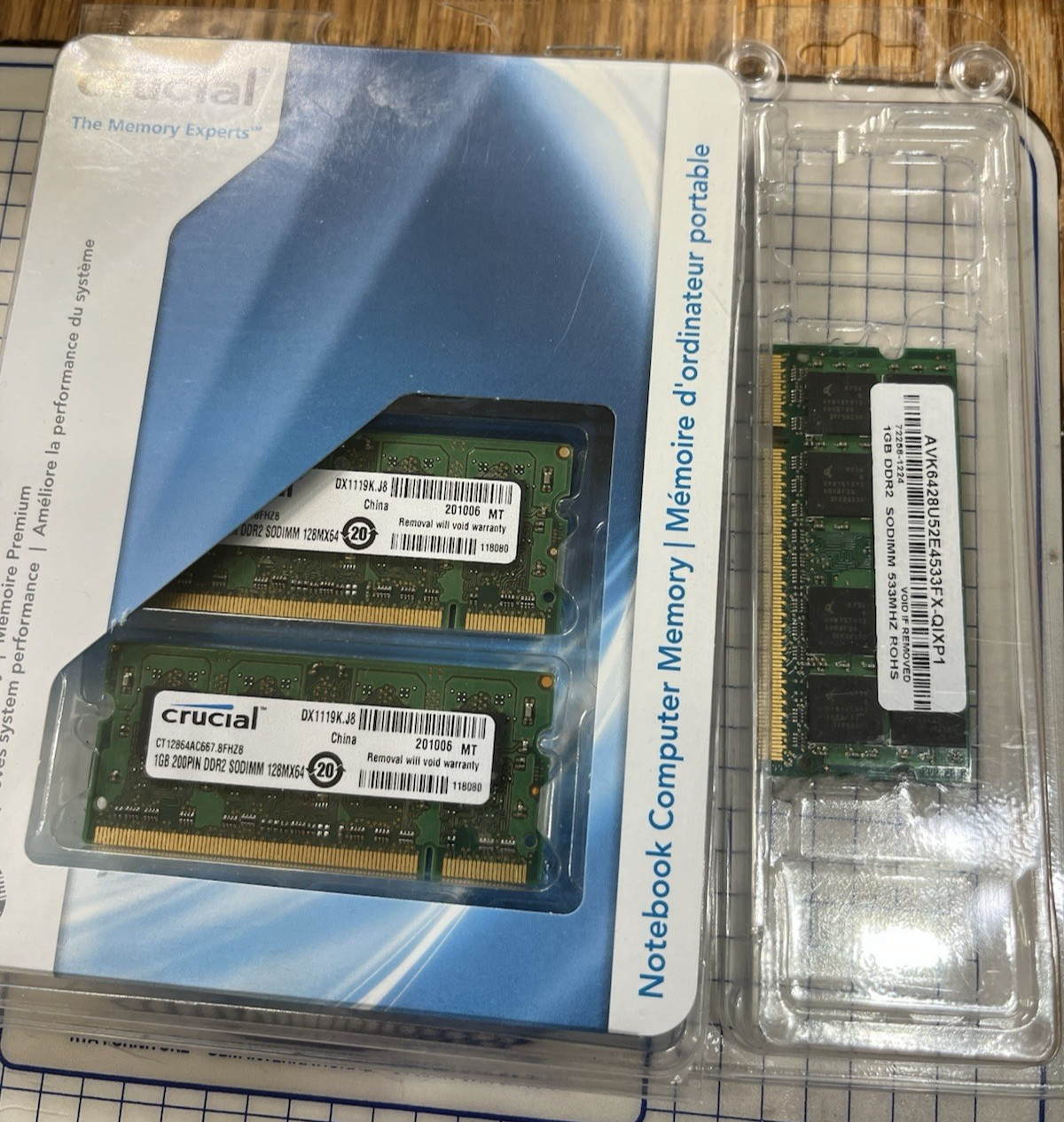 LOT of 3- Crucial/Samsung 1GB 200 pin DDR2 SODIMM 128/64 SDRAM Memory