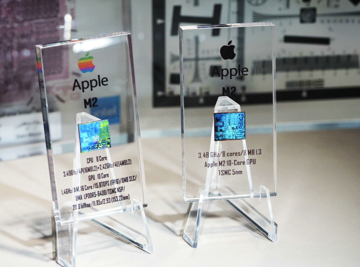2PCS Apple M2 Chip. Crafted from genuine chips.High collectible value