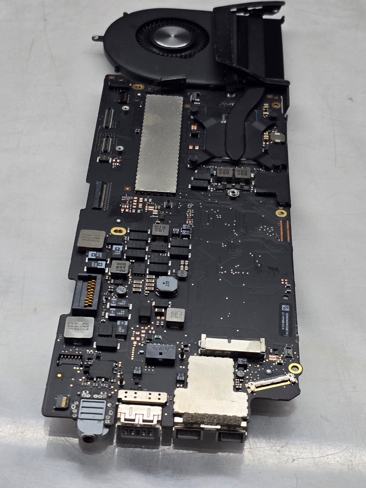 MACBOOK PRO 13″ 2015 A1502 LOGIC BOARD 2.7GHz i5 8GB 661-02354 820-4924-A w/Fan