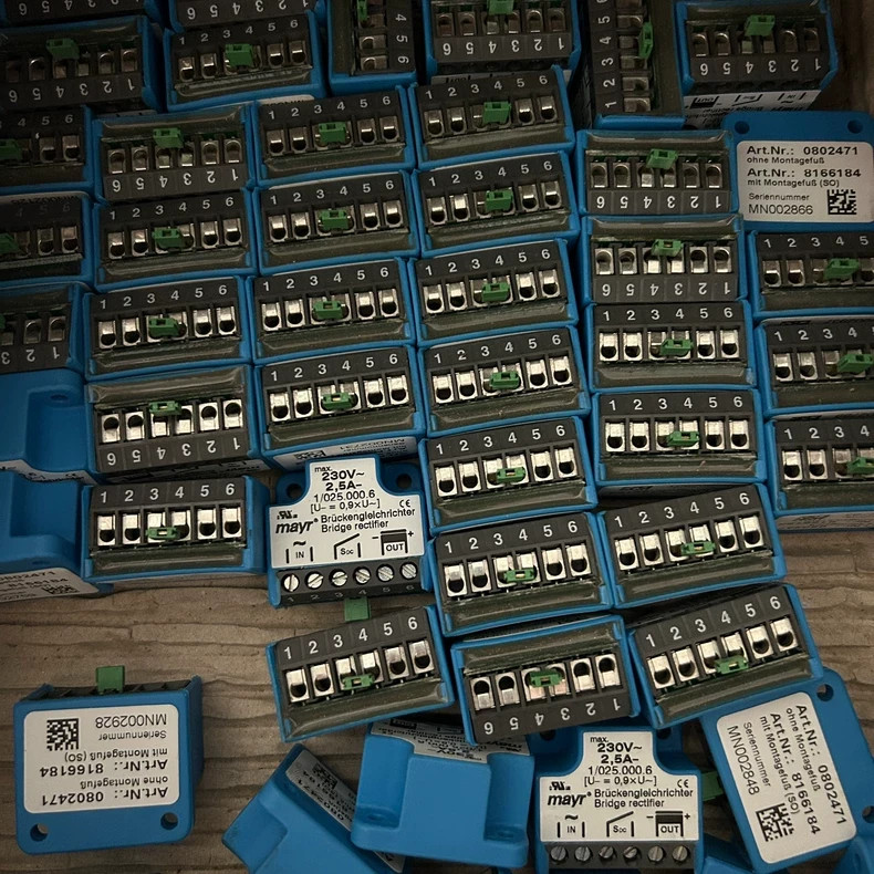 1PCS NEW 230V 2.5A 1/025.000.6 0802471 8166184 With feet In Stock #YY