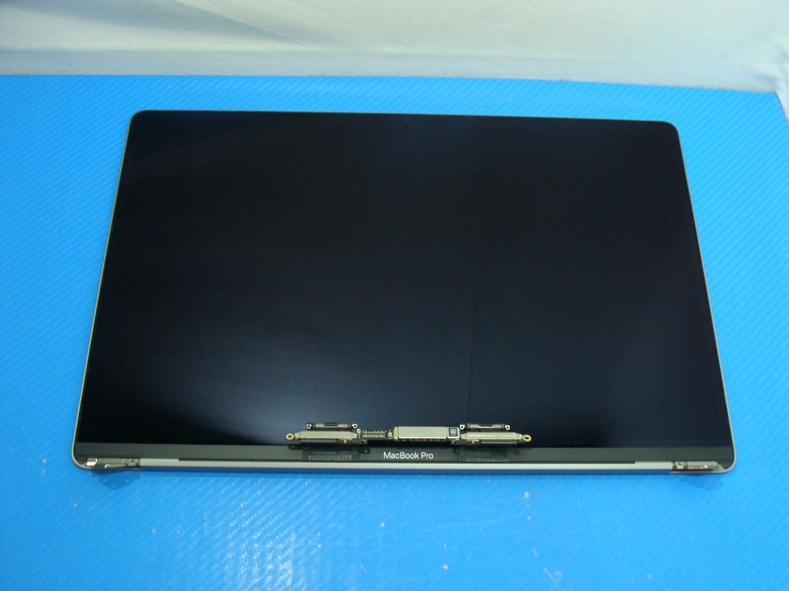 Macbook Pro A2141 16″ Late 2019 MVVJ2LL Glossy LCD Screen Assembly 661-14200