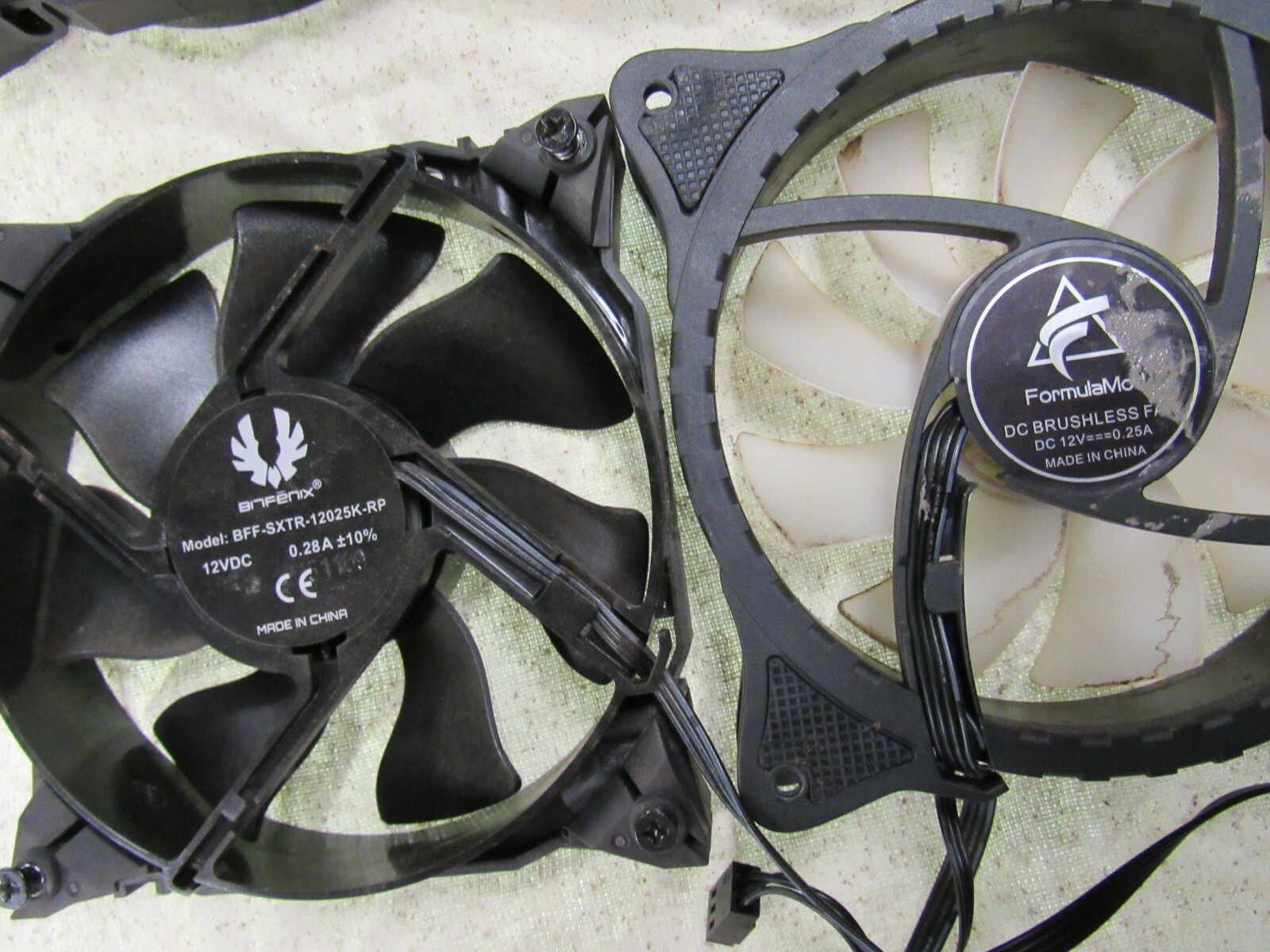 LOT OF 4 COMPUTER CASE FANS 2 BitFenix bff-sxtr-12025k-rp 120mm FORMULAMOD ART