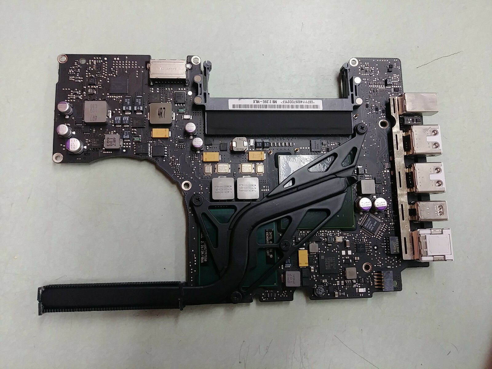 Apple MacBook A1342 13″ Intel Core 2 Duo 2.26GHz Motherboard 820-2883-A / SLGVT