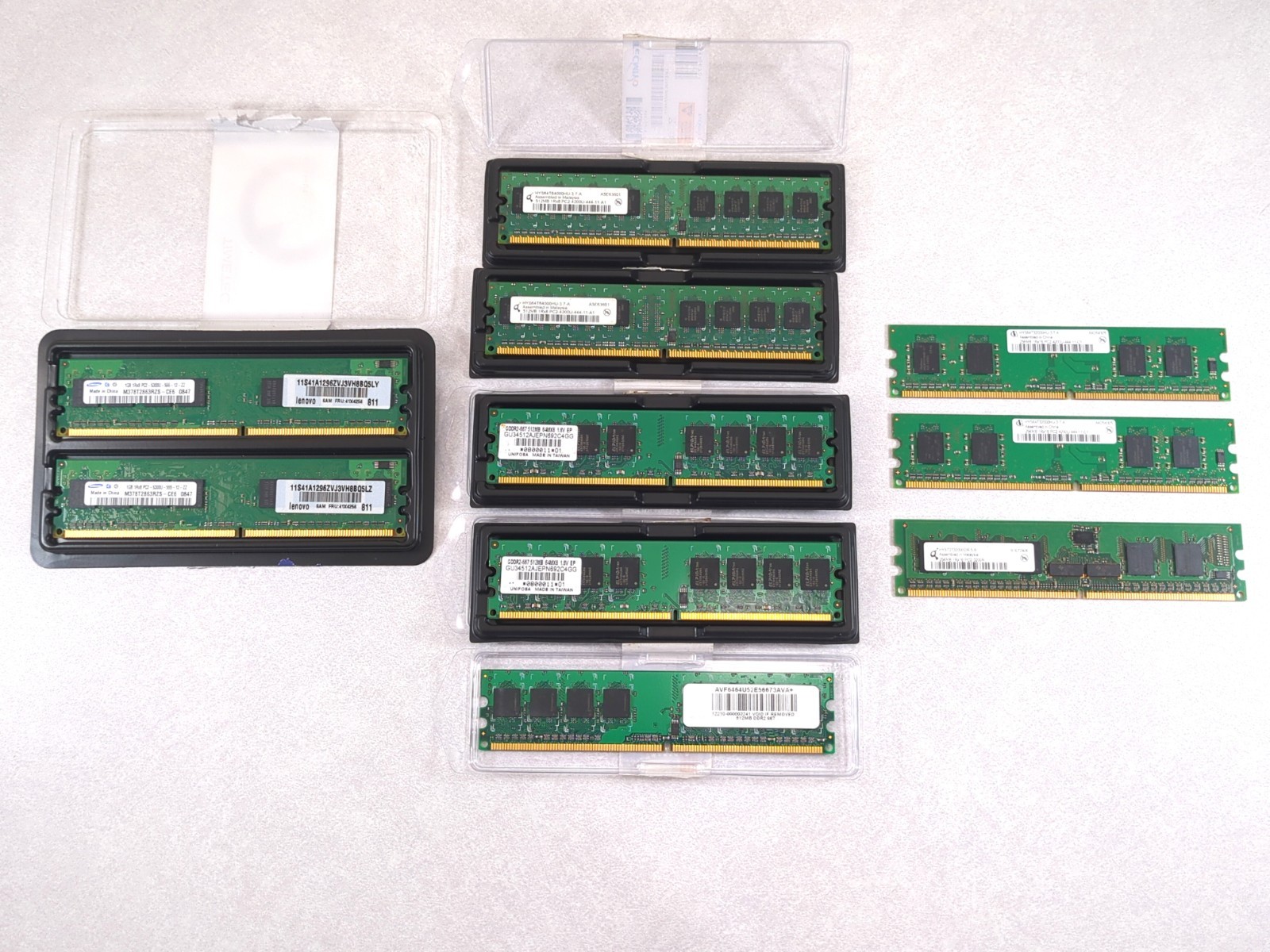 Lot of 10x DDR2 RAM Memory Sticks Samsung/Infineon – 2x 1GB, 5x 512MB, 3x 256MB