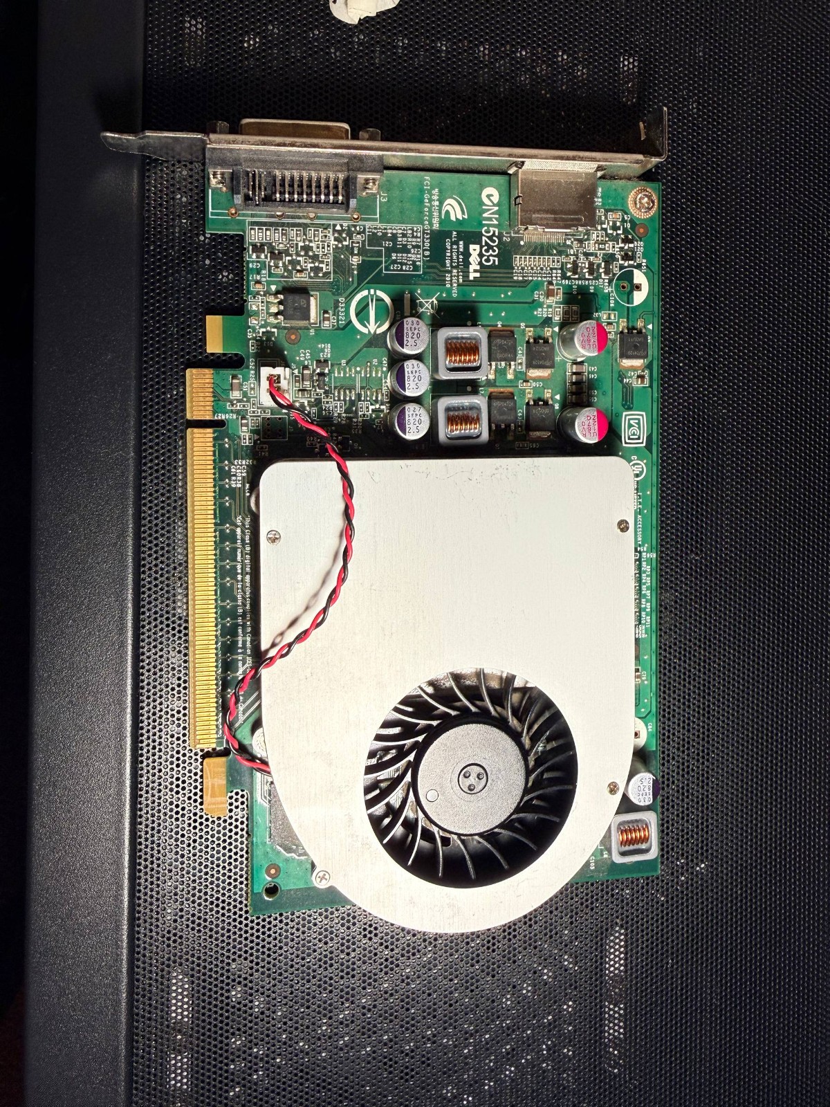 Dell NVIDIA GeForce GT 330 1GB DDR3 PCIe x16 Graphics Card DisplayPort DVI N1523