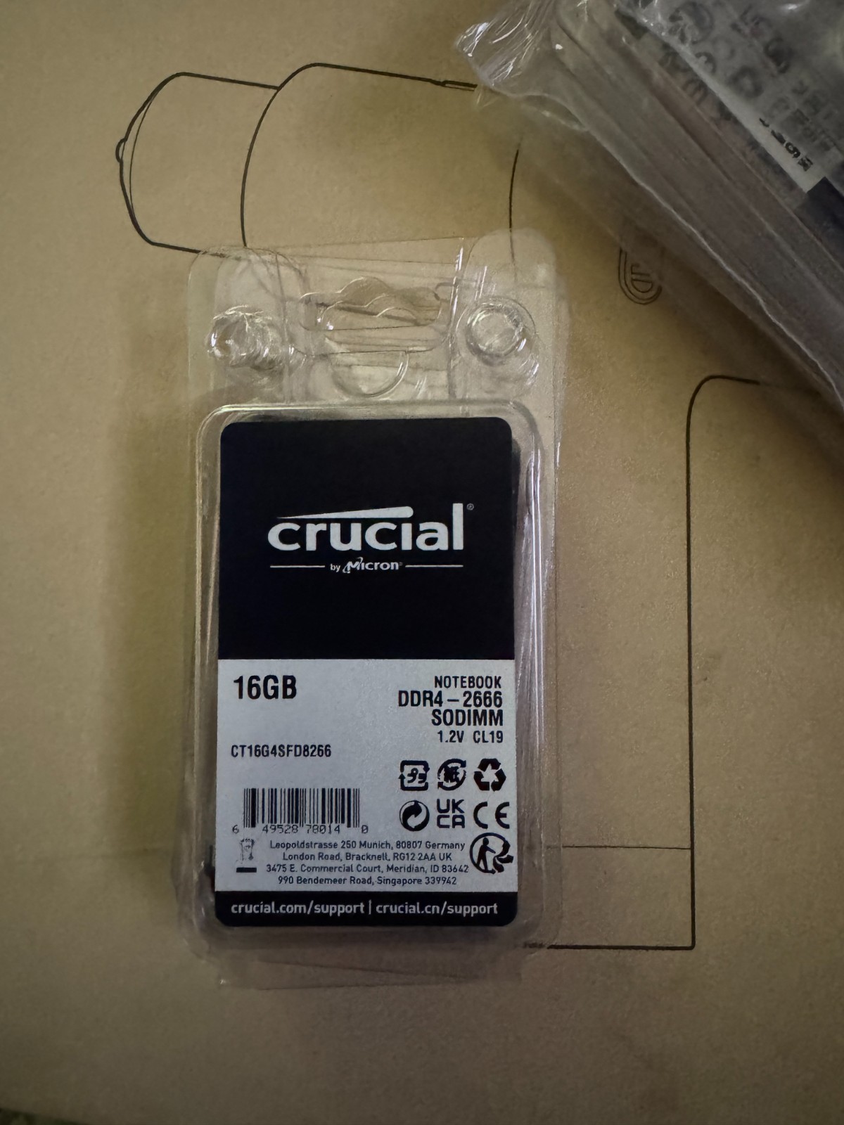 Crucial CT16G4SFD8266 16GB PC4-21300 DDR4-2666MHz non-ECC Unbuffered CL19 260