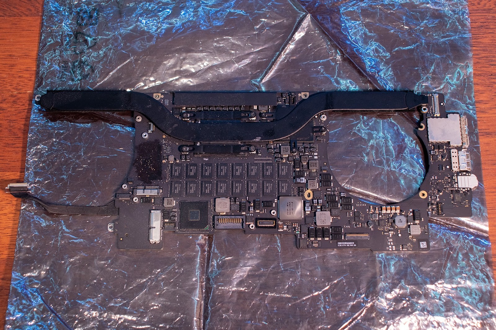 Apple MacBook Pro A1398 2015 15″ Motherboard 2.5GHz M370X PARTS READ POWERS ON