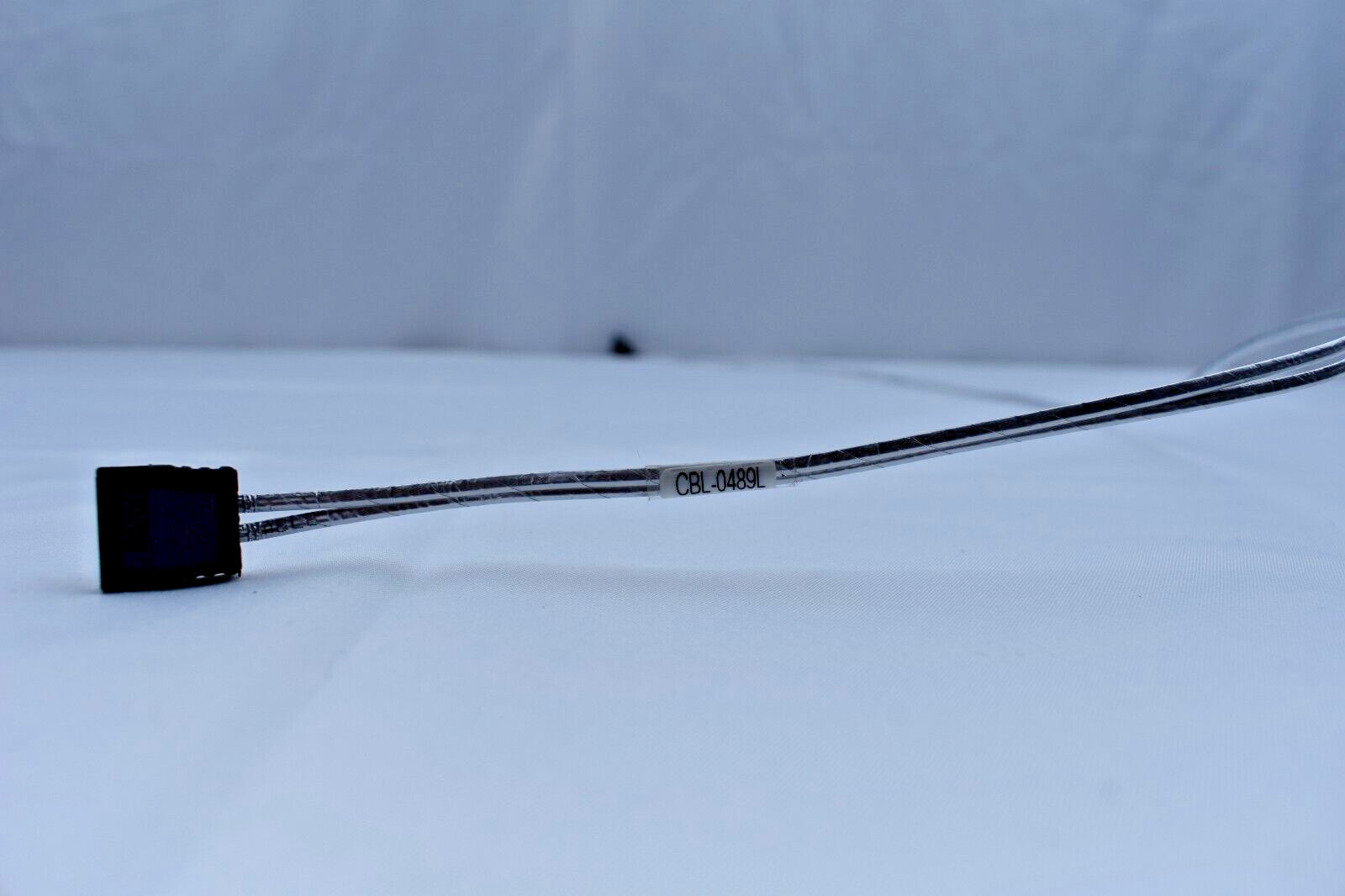 Supermicro SATA Round Straight-Right Angle 70cm Cable (CBL-0489L)