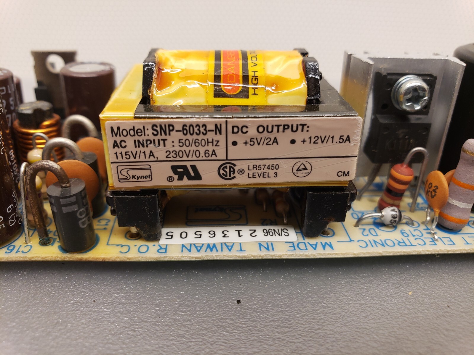 Skynet Power Supply SNP-6033-N 115V/230V AC IN, 5V/2A 12V/1.5A DC OUT PSU Tested
