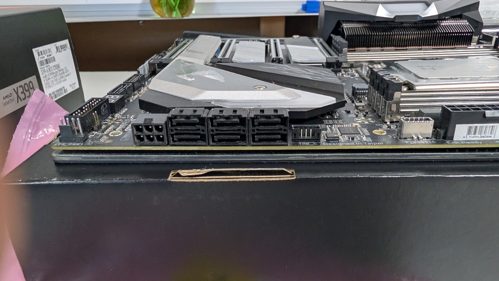 Working ThreadRipper 2920X GIGABYTE X399 AORUS Xtreme Box, Manual, Accessories.