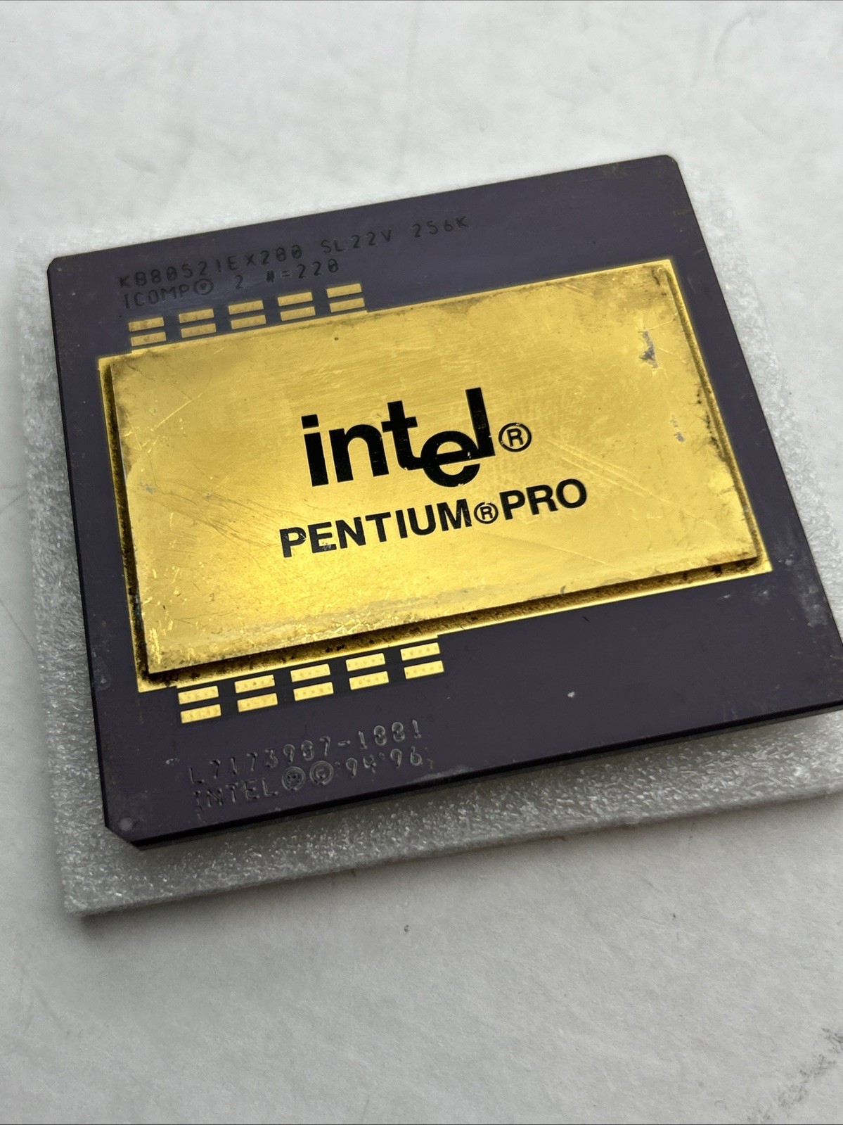 Intel Pentium Pro 200 MHz 256K Socket 8 CPU KB80521EX200 SL22V SL22T SL254