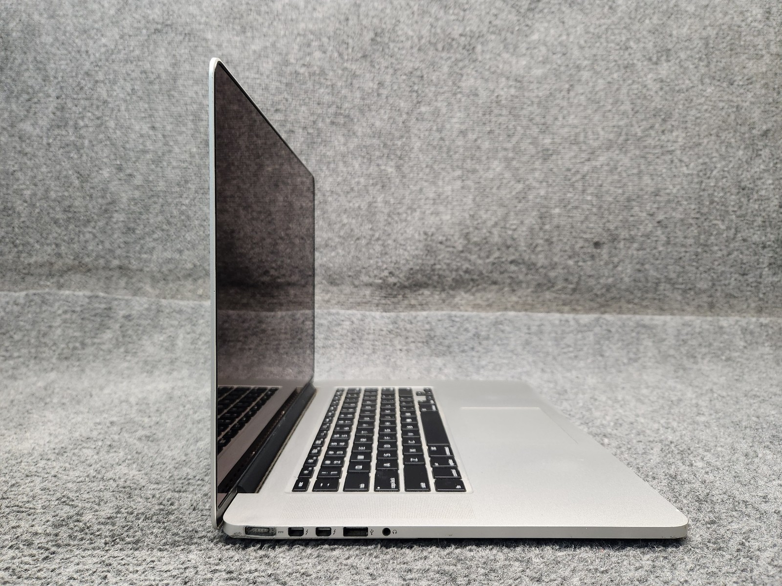 Apple A1398 MacBook Pro 15.4″ Laptop Screen/Case/Keyboard ONLY *No Motherboard*