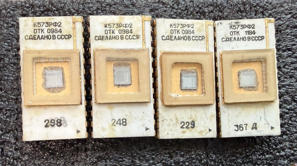 Lot of 4 – Vintage USSR/Soviet K573PF2 8708 EPROM Intel C2716 (2716, D2716) 1984