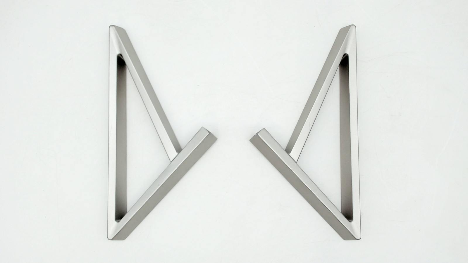 ASSY,STND,ISO,HH,MS,W,ADL 27INCH AIO FEET WITH HINGES – WHITE 898N7