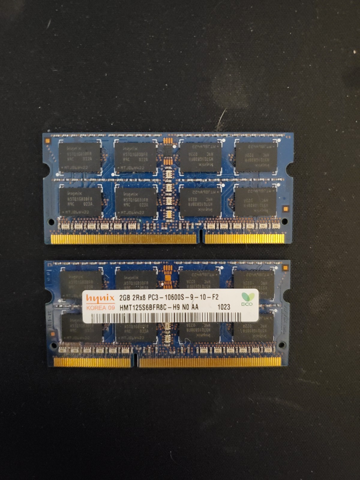 2 x Hynix 2GB 2RX8 PC3 – 10600S – 9 -10- F2 HMT125S6TFR8C – H9 N0 AA-C 1052