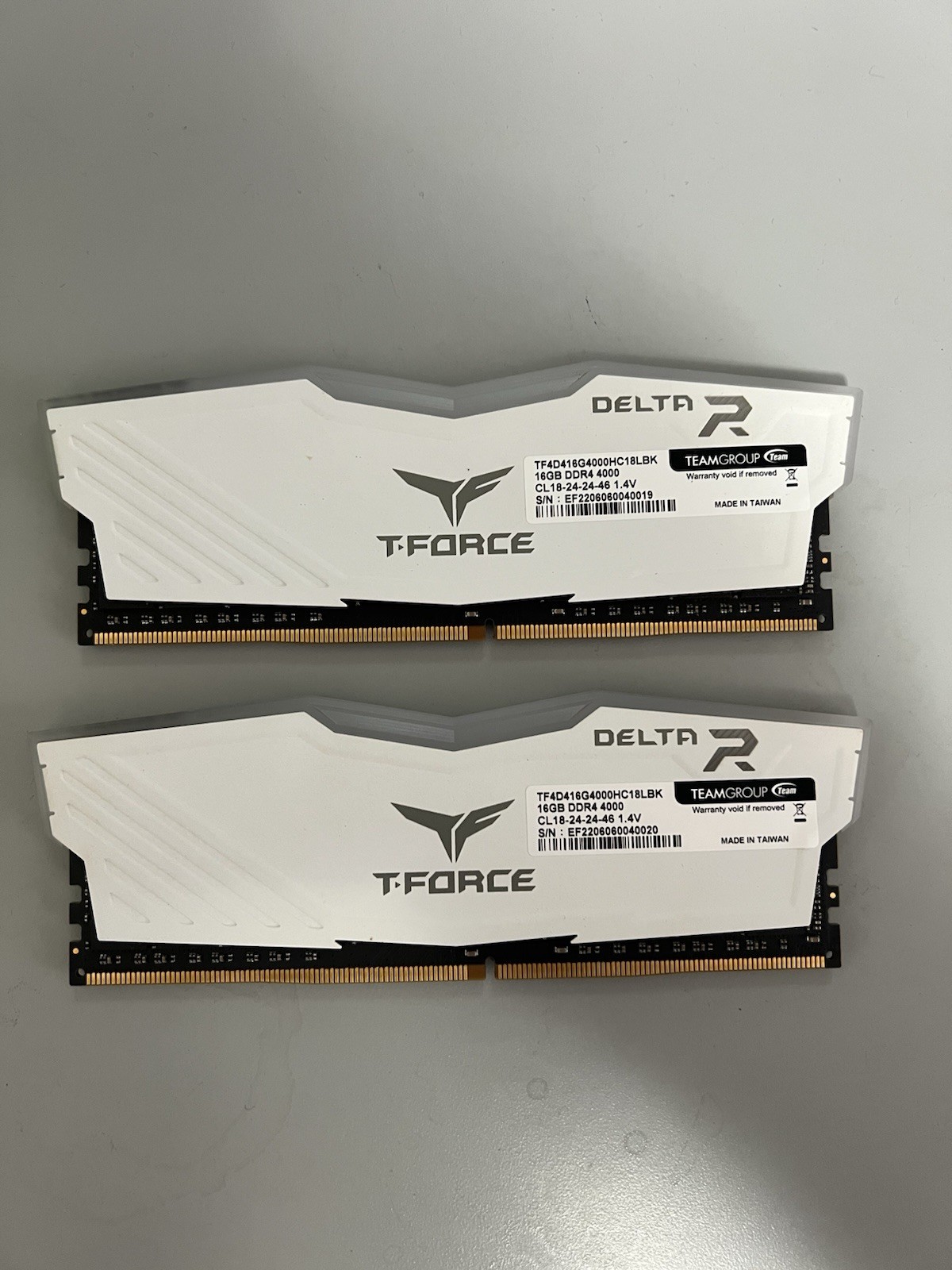TEAMGROUP T-Force Delta RGB DDR4 32GB (2x16GB) 4000MHz – TF4D416G4000HC18LBK