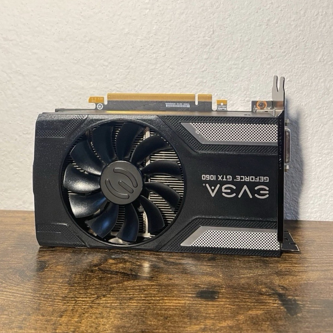 EVGA NVIDIA GeForce GTX 1060 SC PCIe Graphics Card DisplayPort HDMI DVI