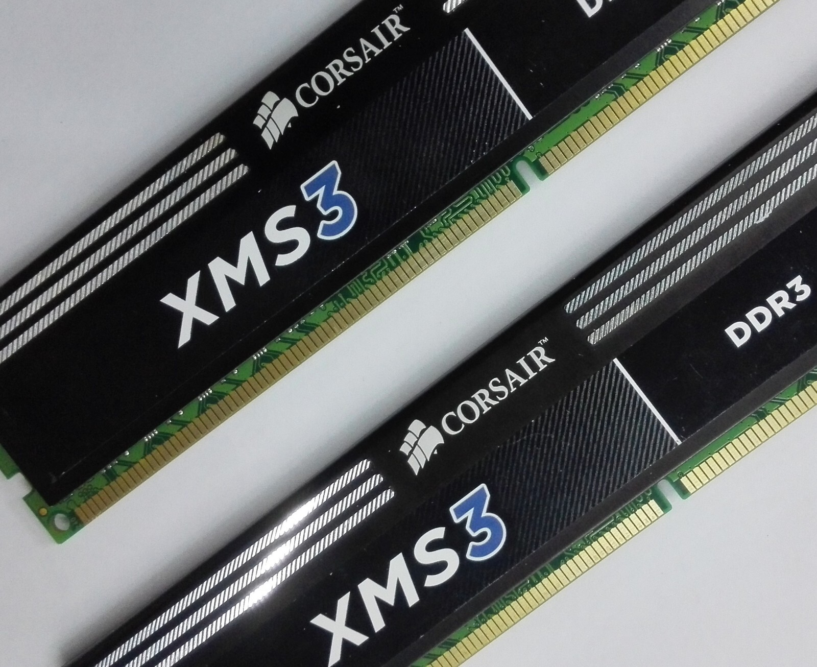 CORSAIR 8GB Kit / 2 x 4GB DDR3 1600MHz Desktop RAM XMS3 CMX8GX3M2A1600C9 DIMM