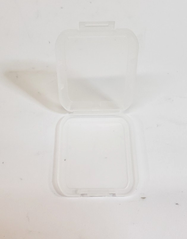 Lot of 100 Used 5cm x 4cm Clear Plastic Cases