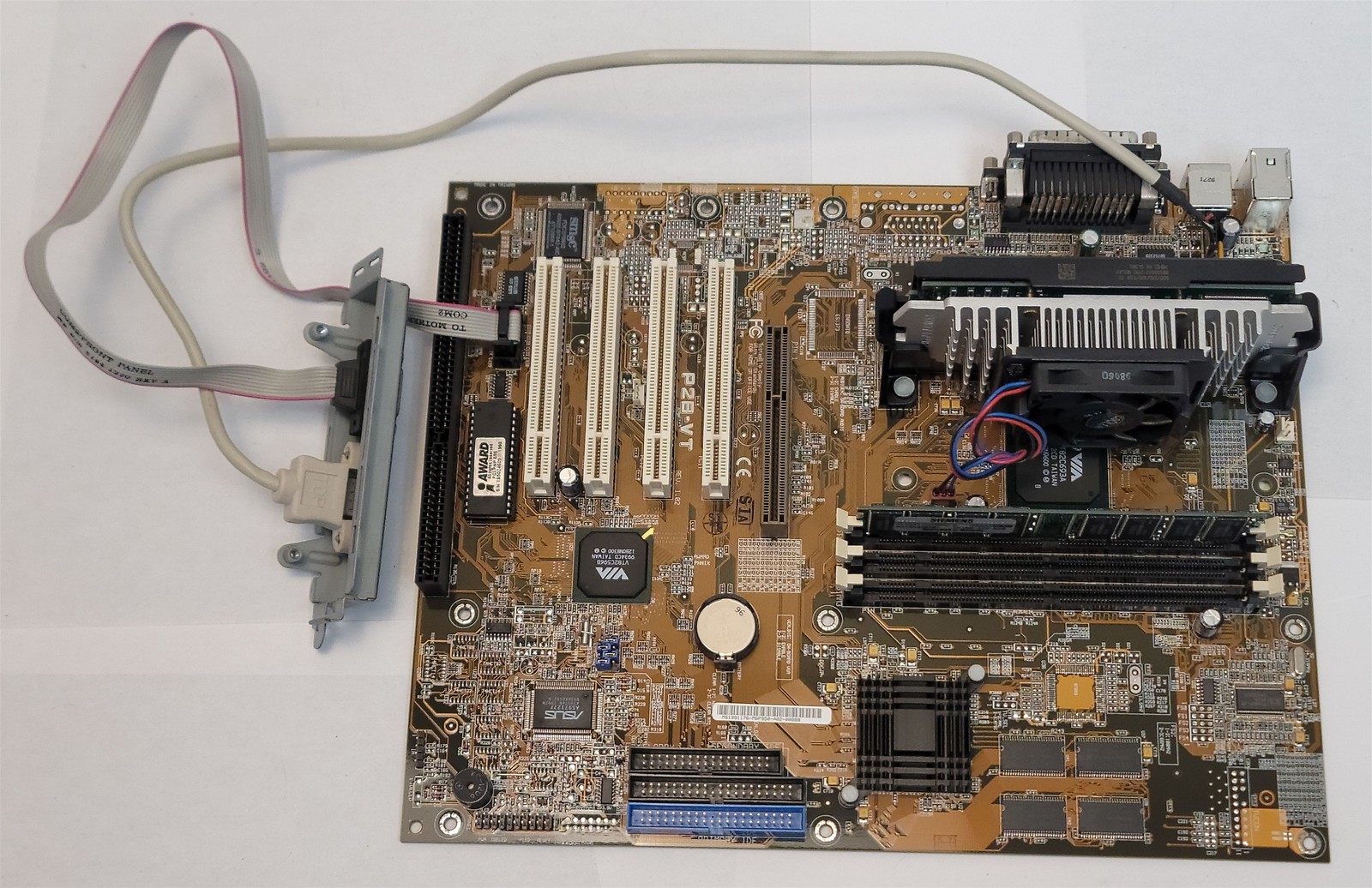 Asus P28-VT Motherboard + Intel Pentium III 500MHz + 128MB SDRAM + Xtras