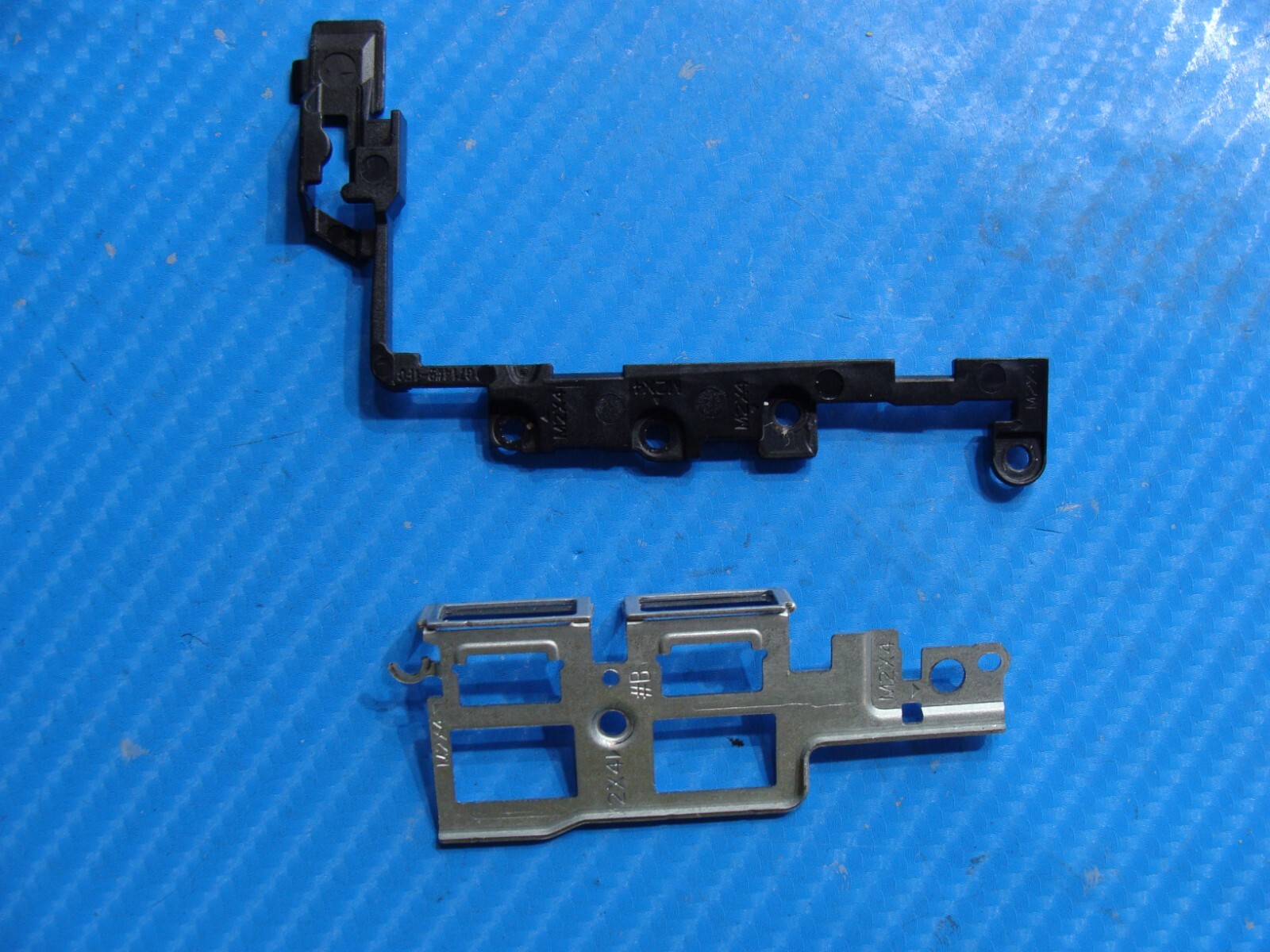 HP Elitebook 840 G7 14″ Plastic & Metal Support Bracket