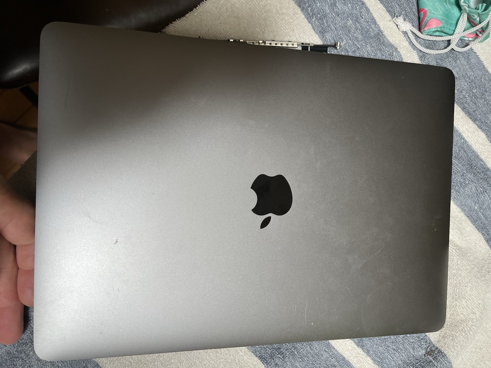 MacBook Air 13″ A2337 2020 Screen assembly CRACKED LCD only For Parts Space Grey