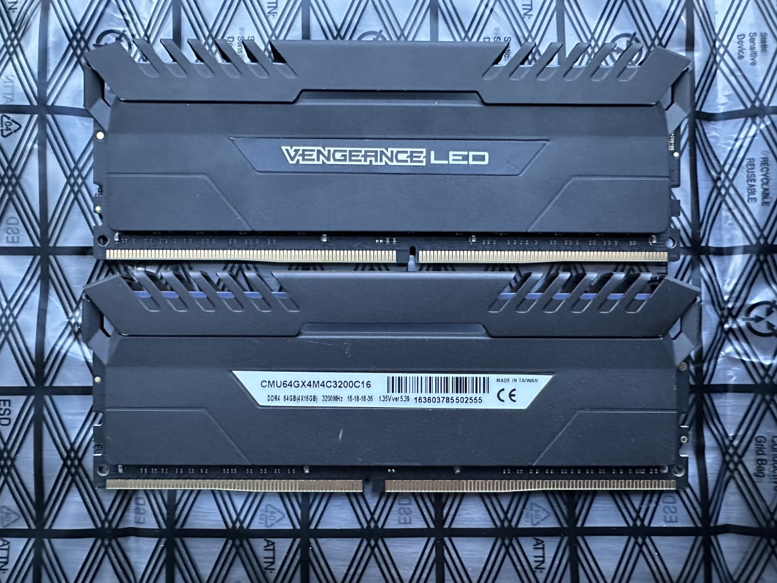 Corsair Vengeance RGB Pro 16GB DDR4 RAM 3200MHz (CMW16GX4M2C3200C16)