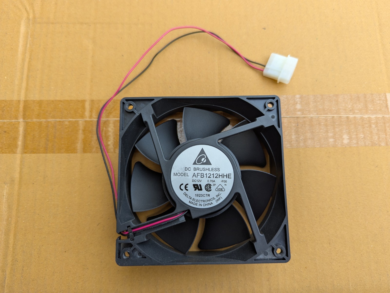 Delta AFB1212HHE 120mm X 38mm DC 12V 0.70A Dual Ball Bearing Cooling fan w/ Conn