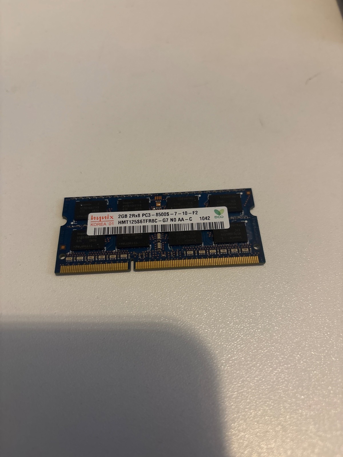 Hynix 2 GB SO-DIMM 1066 MHz PC3-8500 DDR3 Memory (HMT125S6BFR8C-G7)
