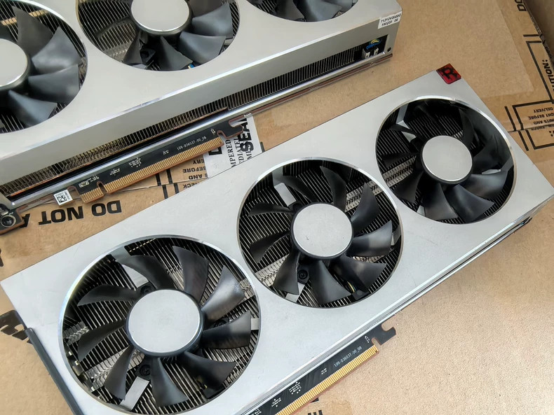 AMD Radeon VII 7 16GB Graphics Card GPU Microsoft Windows 10 support