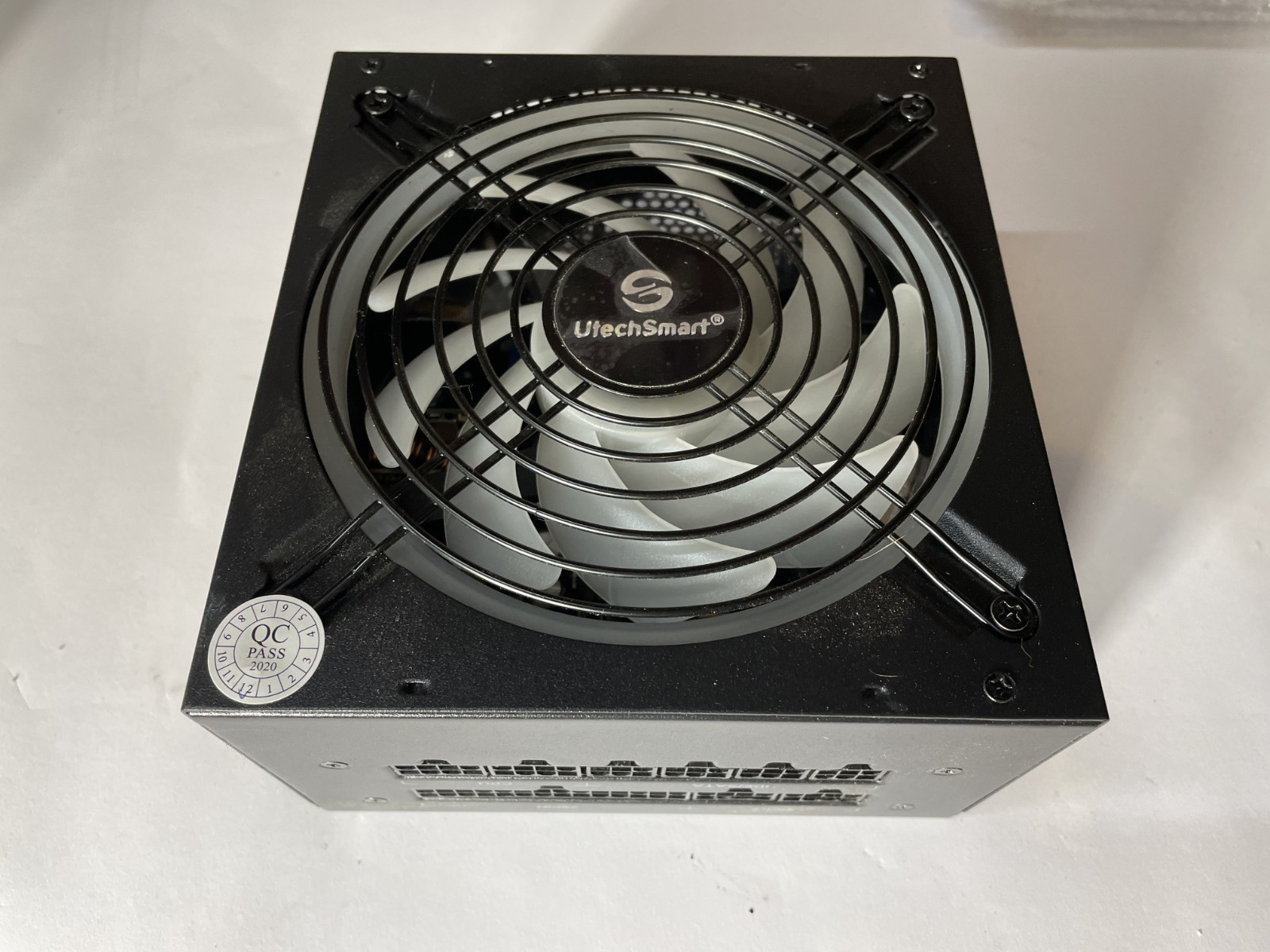 UtechSmart 850W Gold Full Modular Switching Power Supply (80 Plus Gold rated)