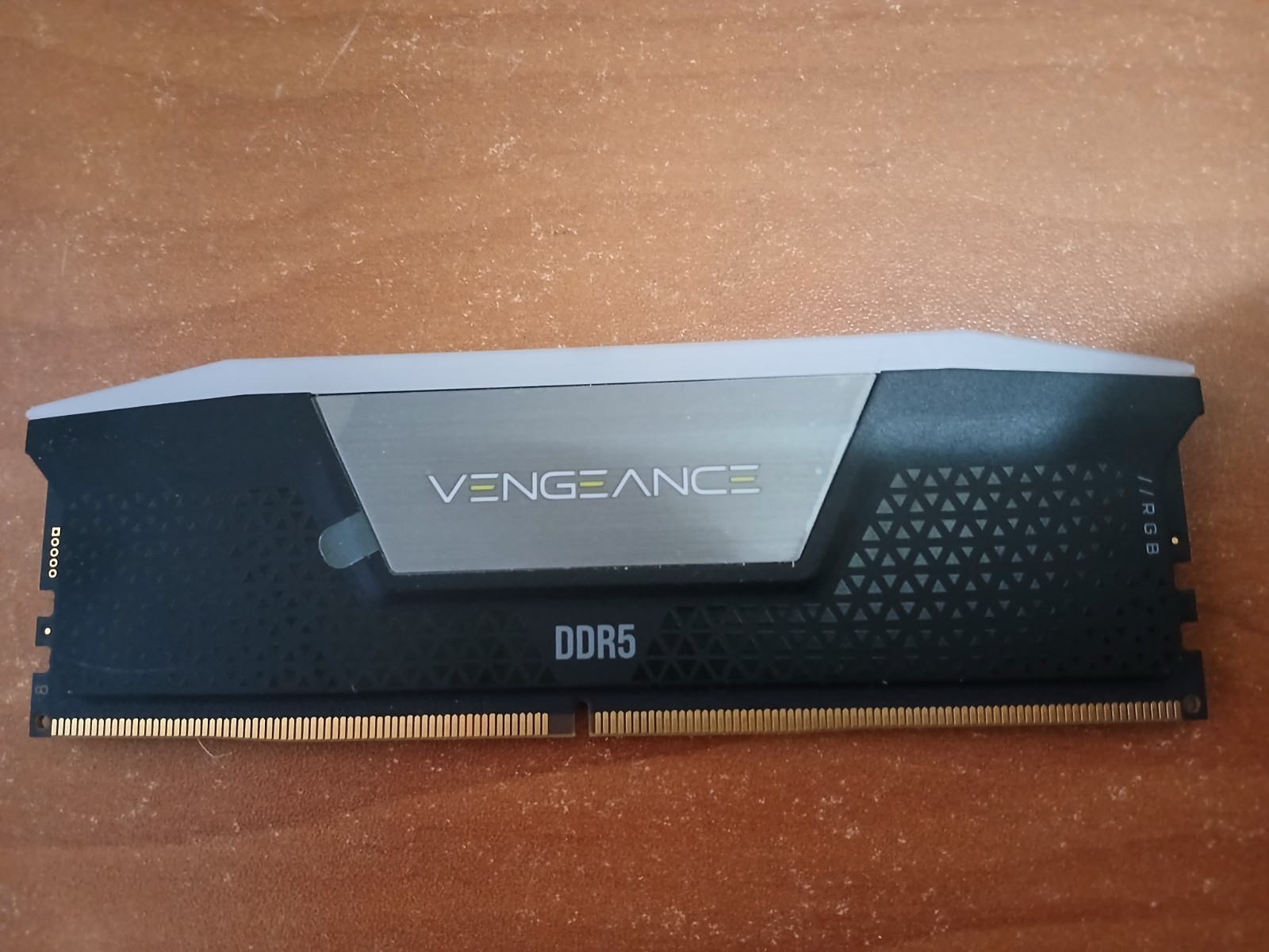 1x16GB CORSAIR Vengeance RGB DDR5 5600 Desktop RAM (CMH32GX5M2B5600C40K)