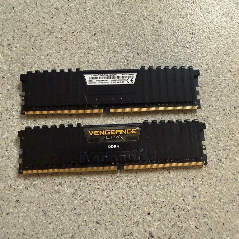 Corsair Vengeance LPX 8gbGB (2x4GB) DDR4 2400MHz 288-Pin DIMM CMK16GX4M4A2400C14