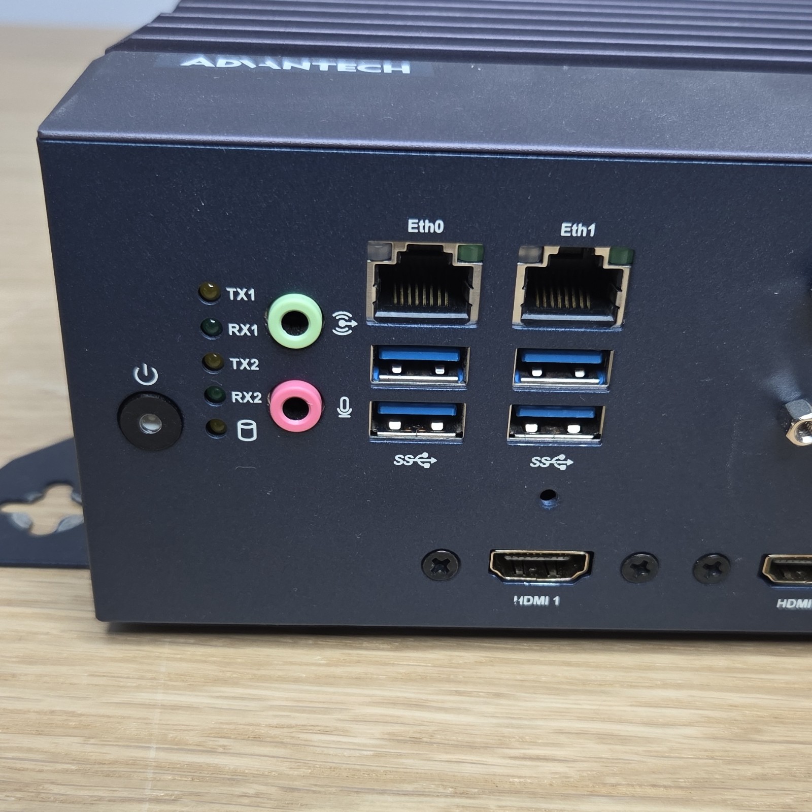 Advantech MIC-7700 Industrial Embedded Computer MIC7700Q1807-T